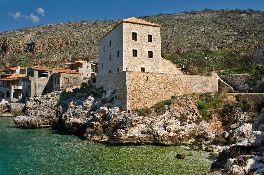 Mavromichalai Hotel Limeni Exterior photo