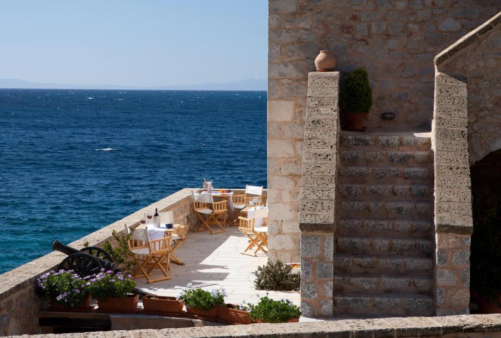 Mavromichalai Hotel Limeni Exterior photo