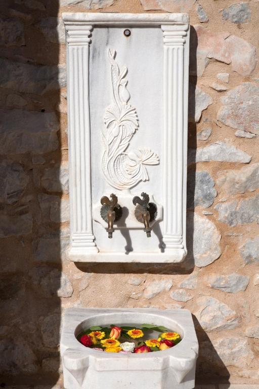 Mavromichalai Hotel Limeni Exterior photo